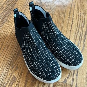 Skechers Women's Arch Fit Cup Sneaker Size 9 Black
